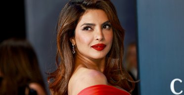 Пріянка Чопра змінила зачіску і одягла найдорогоцінніше діамантове кольє Bulgari (фото, відео)