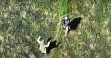 "Симпатяжка": бойцы ГПСУ в Волчанске взяли в плен оккупанта, который один выжил из роты (видео)