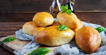 М'які та смачні пиріжки з квашеною капустою: покроковий рецепт