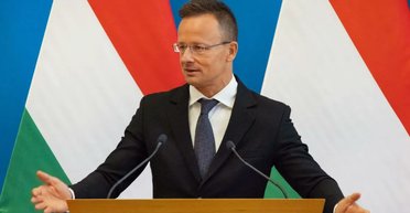 ЄС може надати до 40 млрд євро Україні та "неймовірну кількість зброї", — Сіярто