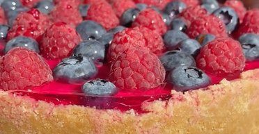 Як приготувати ягідний чизкейк без випічки: доступний рецепт сезонного десерту