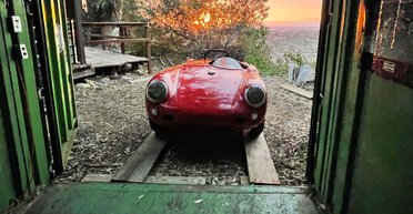 У Каліфорнії в контейнері знайдено рідкісний гоночний Porsche 1955 року (фото, відео)
