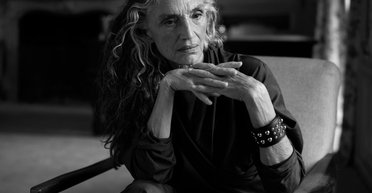 67-річна актриса Анхела Моліна стала обличчям нової колекції ZARA (фото)