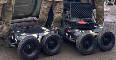 Російські окупанти не пройдуть: ЗСУ підірвали міст наземним дроном Ratel S (відео)