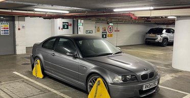 Рідкісний спорткар BMW M3 CSL майже 20 років простояв на парковці (фото)