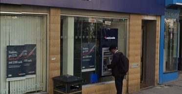 Задержали из-за записки: пенсионера, который пытался ограбить банк, снова посадили (фото)