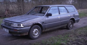 Японское качество: Toyota Camry 80-х поехала после 16 лет простоя на свалке (видео)