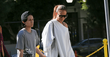 Дженніфер Лопес показала, які джинси обрати восени 2024 (фото)