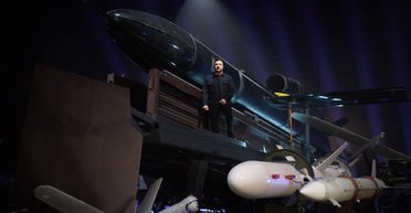 "Показав свої іграшки": фото Зеленського з українською зброєю стало мемом (фото)