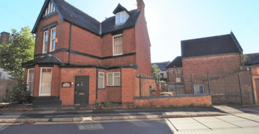 Имение на 5 спален: в Британии продают дом-ферму по производству каннабиса (фото)