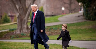 Сімейні стосунки: Дональда Трампа помітили в компанії маленького сина Ілона Маска (відео)