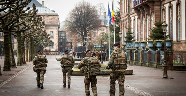 Не на фронті: ЗМІ з'ясували, де саме в Україні Франція планує розмістити миротворців