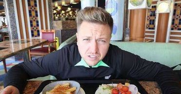 Чоловік сів на круїзне судно з однією зіркою: там на нього чекав сюрприз (фото, відео)