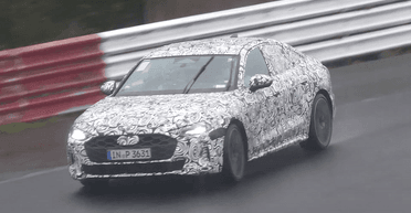 Заряженный седан Audi S5 нового поколения рассекретили до премьеры (видео)