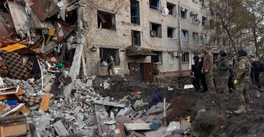 Ночной обстрел Запорожья: количество раненых возросло до 15, под завалами есть человек (фото, видео)