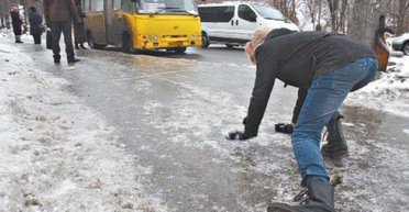 Танцы на льду. Как Кличко снова "проспал" гололед, а киевляне сотнями попадают в травмпункты