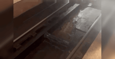 На відремонтованій станції метро в Києві знову побачили воду, — соцмережі (відео)