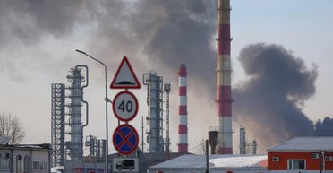 Удары по российским НПЗ: АЗС закрываются, на юге России не работает половина заправок, — СМИ