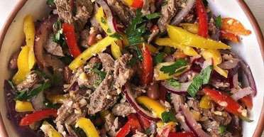 Любов з першого шматочка: рецепт грузинського салату "Тбілісі"