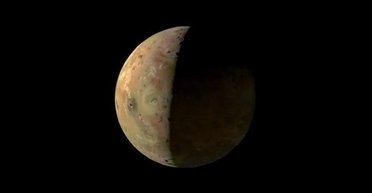 Ювілейний політ. NASA показало нові приголомшливі знімки Юпітера і його супутників (фото)