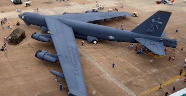 15 апреля 1952 года состоялся первый полет B-52 Stratofortress: самолет "Судного дня" для ядерного возмездия