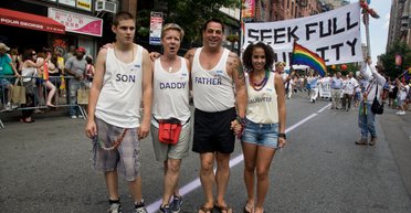 Дети ЛГБТ. Как живется в семьях геев и лесбиянок