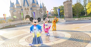 "Найкращий у світі начальник": бізнесмен оплатив відпочинок 1200 своїх співробітників у Діснейленді