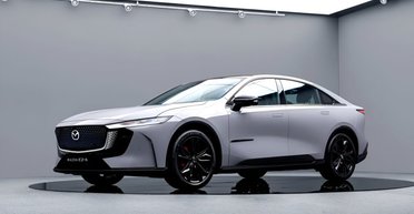 Mazda показала электрифицированный седан в спортивном стиле с запасом хода до 1300 км (фото)