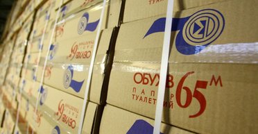 Українці можуть зіткнутись із дефіцитом туалетного паперу: росіяни атакували комбінат в Обухові