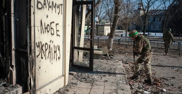 "Мы должны были беречь своих солдат": украинский генерал рассказал о боях за Бахмут