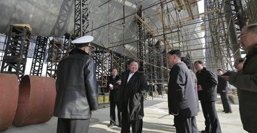 Имеет управляемые ракеты: КНДР впервые показала атомную подводную лодку, которую строит (фото)