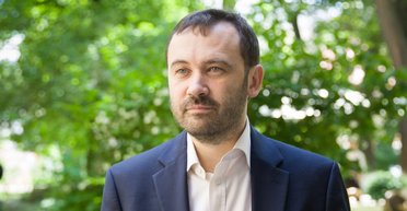 В России при слове "валить" патриот спрашивает "кого", а либерал — "куда", — Илья Пономарев