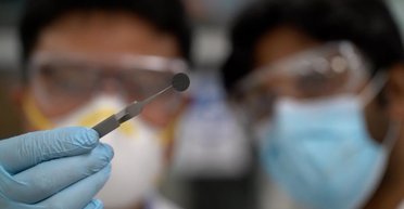 Ученые создали аккумулятор из графена, который заряжается в 60 раз быстрее обычного