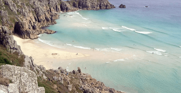 Отклик эпохи: мужчина случайно нашел на пляже то, что не укладывается в голове (видео)