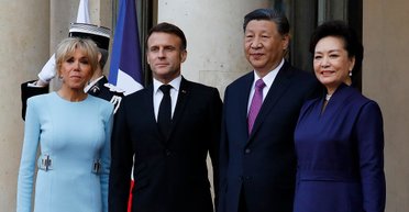 Первая леди Китая и известная певица: Пэн Лиюань впервые сопровождала Си Цзиньпиня в поездке в Париж