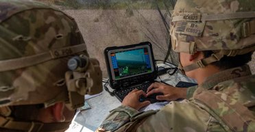 Летает как дрон и поражает как ракета: США испытывают новейший БПЛА-камикадзе (фото)