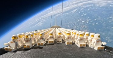 Від фігурок LEGO до кухонної лопатки: найнезвичайніші речі, залишені в космосі