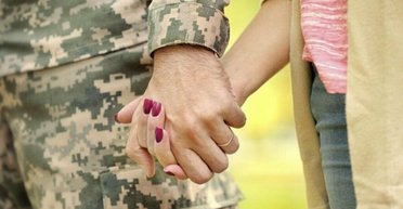 Злость, страх, надежда и любовь: как ждут своих любимых с войны украинские звезды (фото)