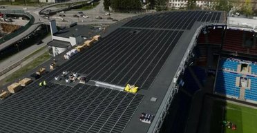 219 000 кВт*ч: крупнейшая в мире вертикальная солнечная батарея накрыла стадион в Норвегии