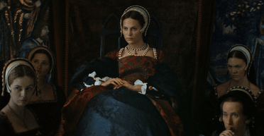 "Гамбит королевы": рецензия на исторический фильм с Джудом Лоу и Алисией Викандер