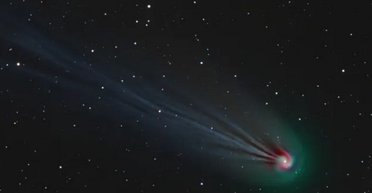 Незабаром буде біля Землі. У диявольської зеленої комети-вулкана виявлено секрет (фото)