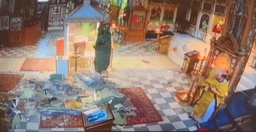 Обстрел Украины: в Одессе обломок потолка едва не убил священника, — соцсети (видео)