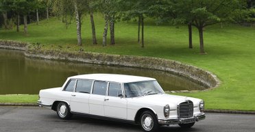 На продажу выставлен знаменитый лимузин Mercedes Джона Леннона (фото)