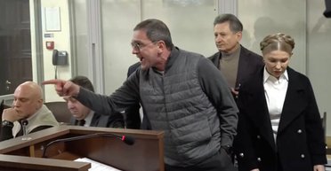 "Ти — цирковий клоун": соратники Тимошенко намагались зірвати засідання суду у її справі (відео)