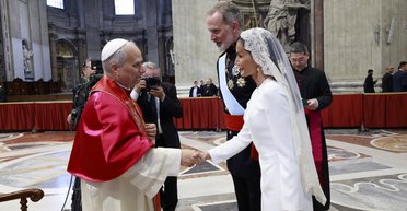 Интронизация Папы Римского: почему королева Летиция на церемонии была в белом наряде