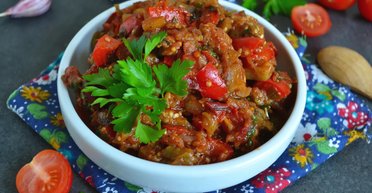 Чудова заготівля на зиму: простий рецепт ікри із запечених баклажанів