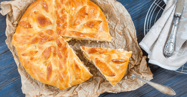 Рецепт от бабушки: как приготовить вкусный пирог с капустой на быстром дрожжевом тесте