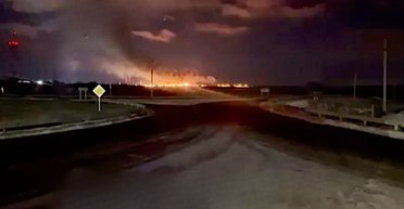 Генштаб подтвердил поражение Новошахтинского НПЗ: что сумели взорвать (видео)