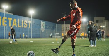 Ветерани на милицях і протезах грають в ампфутбол: до кінця року планують чемпіонат (відео)