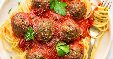 Спагетти с фрикадельками, как в мультфильме "Леди и Бродяга": рецепт вкусного блюда